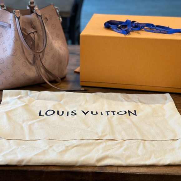 Louis Vuitton Girolata handbag Mahina leather - Picture 3 of 13